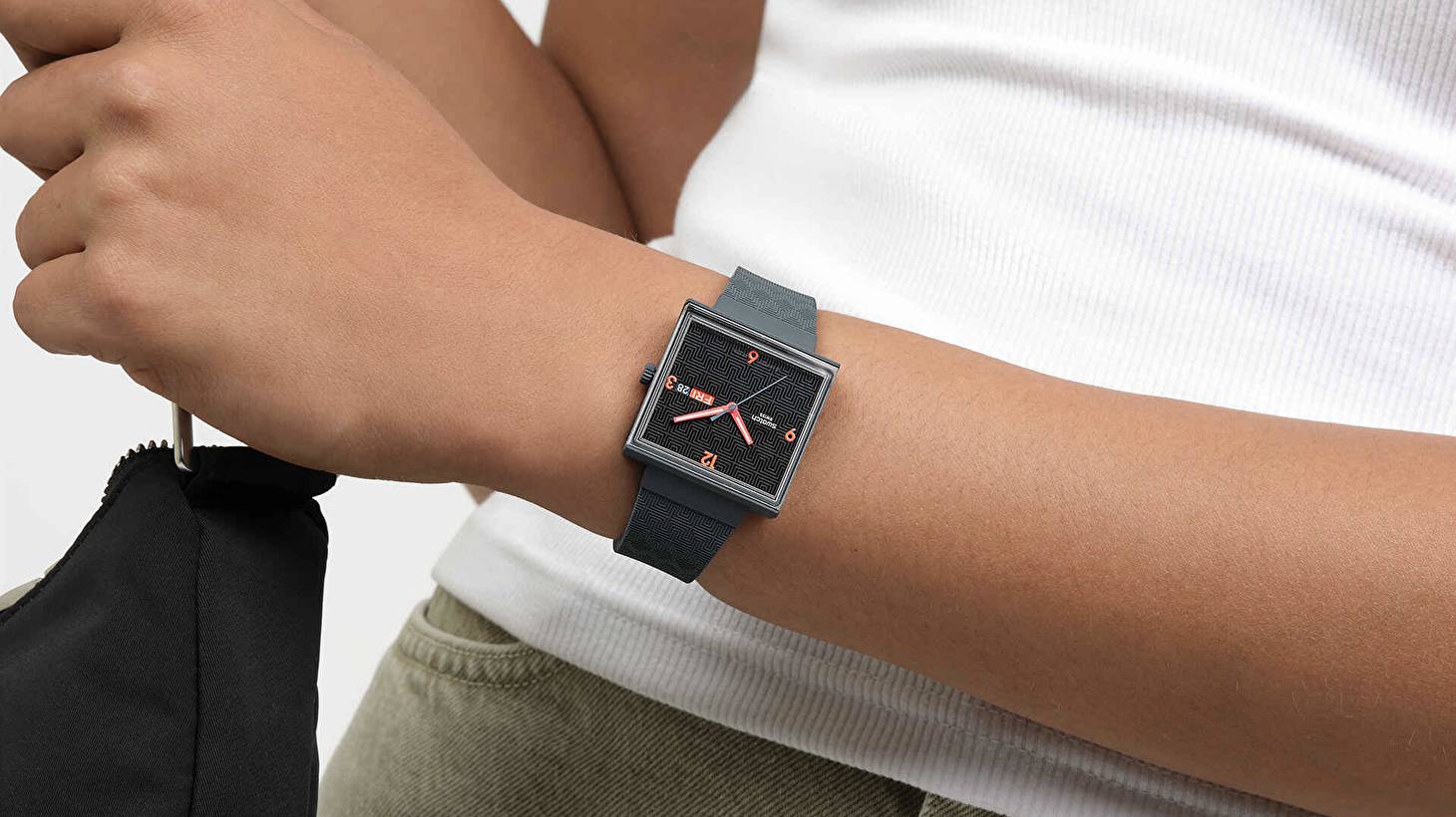 Swatch ESSENTIALS - ваш пропуск в мир стиля без лишних заморочек