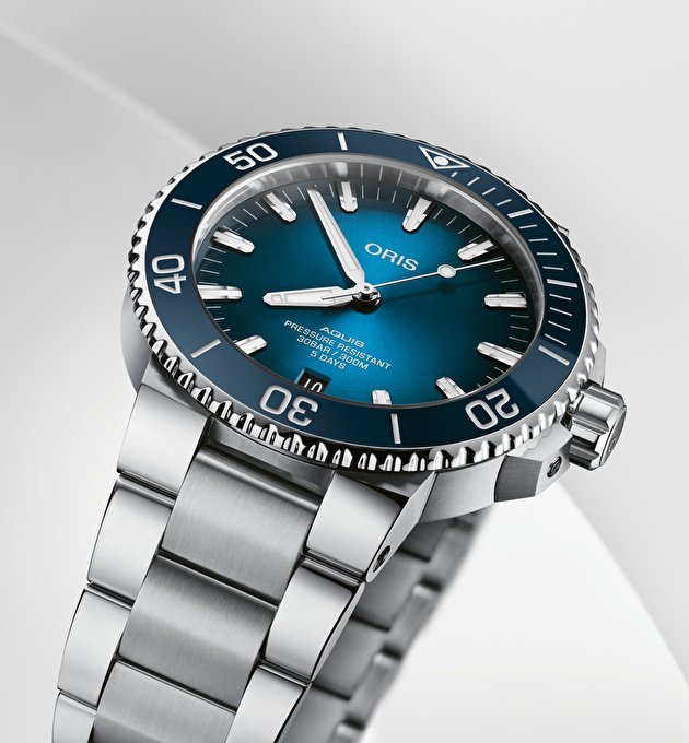 Наручные часы Aquis Date Calibre 400