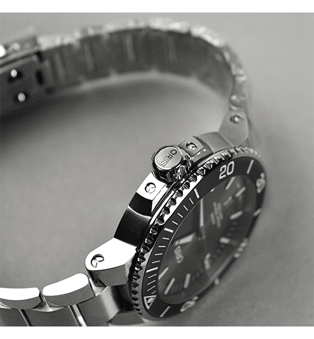 Наручные часы Aquis Titanium Date