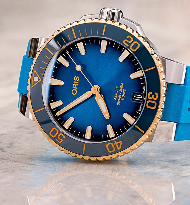 Наручные часы Aquis Date Calibre 400