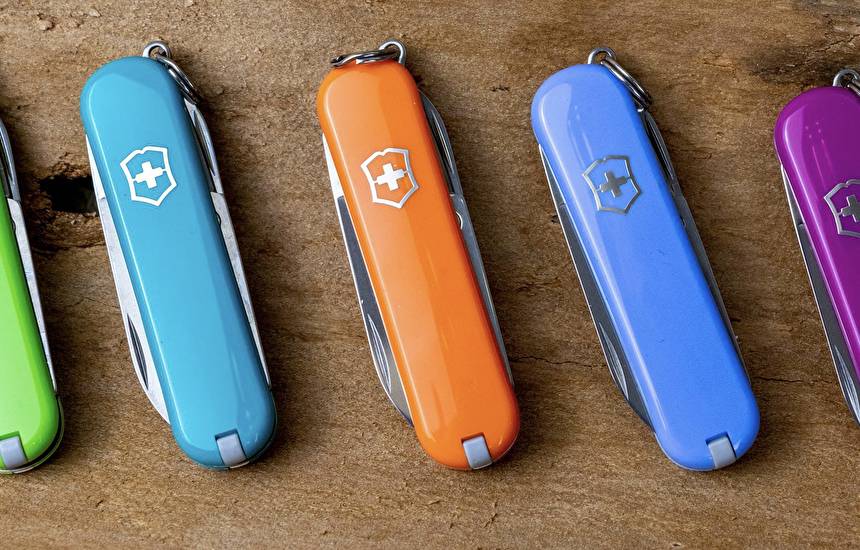 Коллекция Victorinox CLASSIC SD COLORS - ощущение веселья и энергии в повседневных буднях 