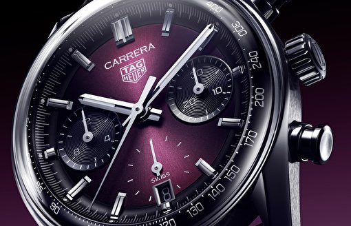 TAG Heuer открывает дымчатую элегантность с новым хронографом Tag Heuer Carrera и турбийоном в фиолетовом цвете