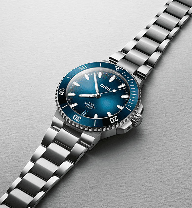 Наручные часы Aquis Date Calibre 400