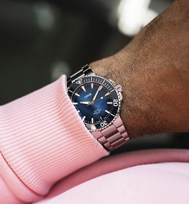 Наручные часы Aquis Date Calibre 400