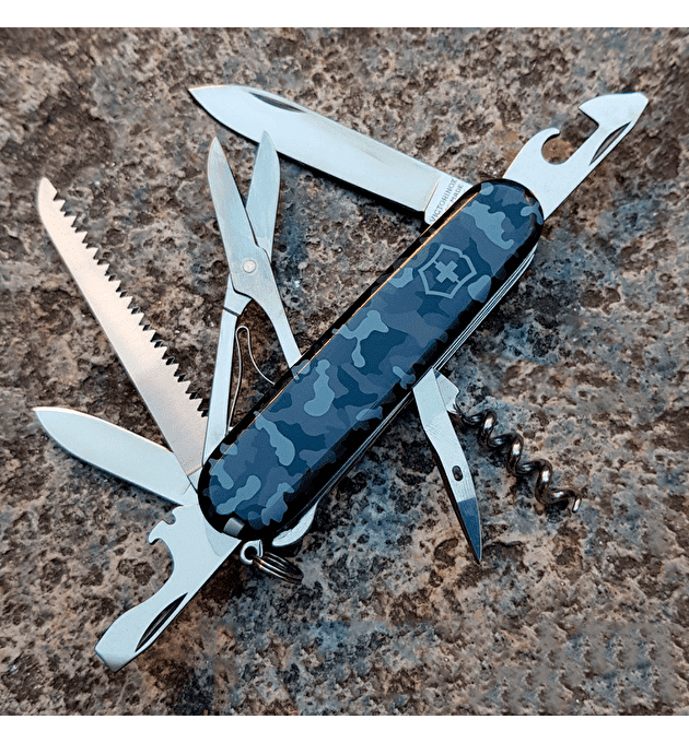 Victorinox Huntsman Navy Camouflage