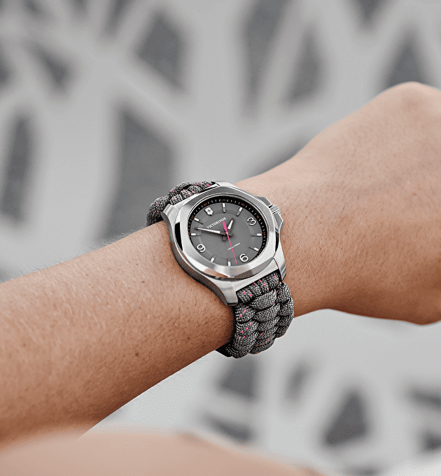 Наручные часы Victorinox Inox V