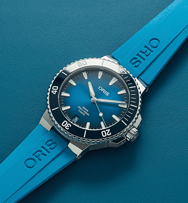 Наручные часы Aquis Date Calibre 400