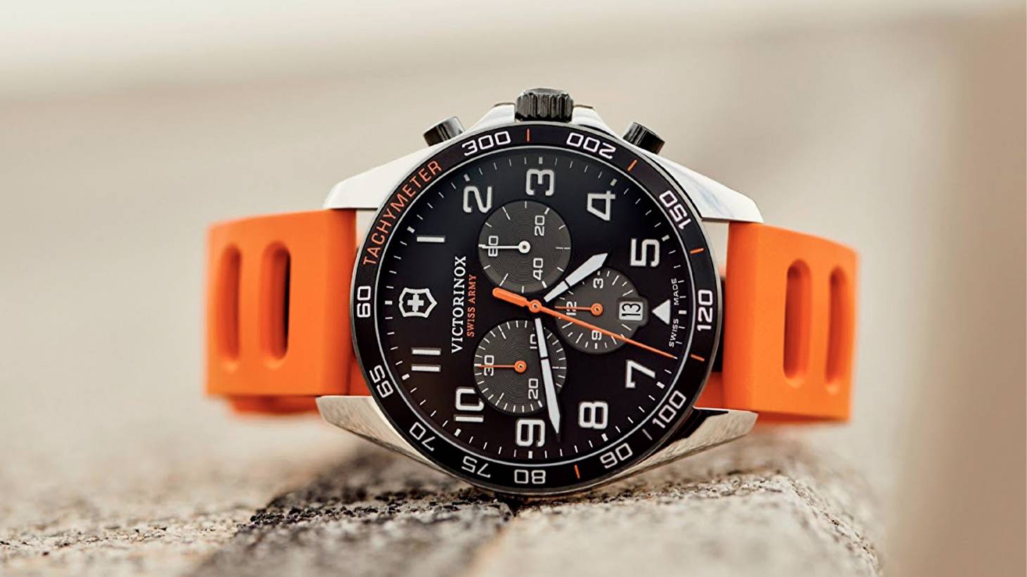 Victorinox FieldForce: функциональные часы в армейском стиле