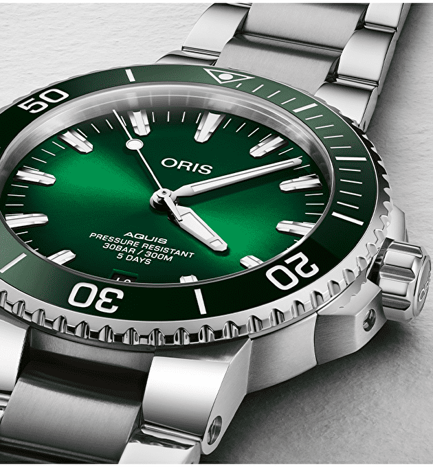 Наручные часы Aquis Date Calibre 400