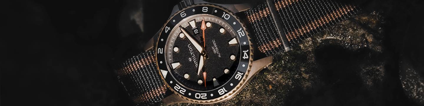 KHAKI NAVY SCUBA GMT: традиции путешествий и современные технологии