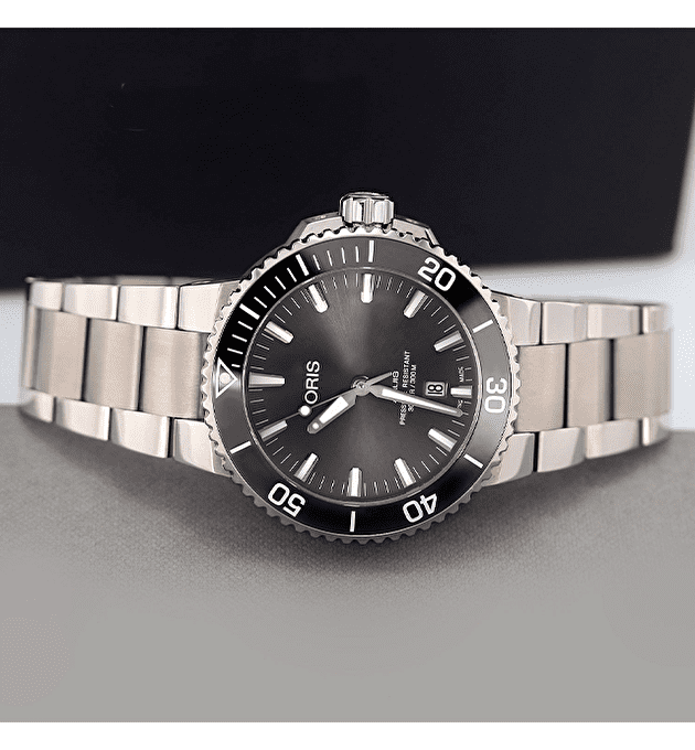 Наручные часы Aquis Titanium Date