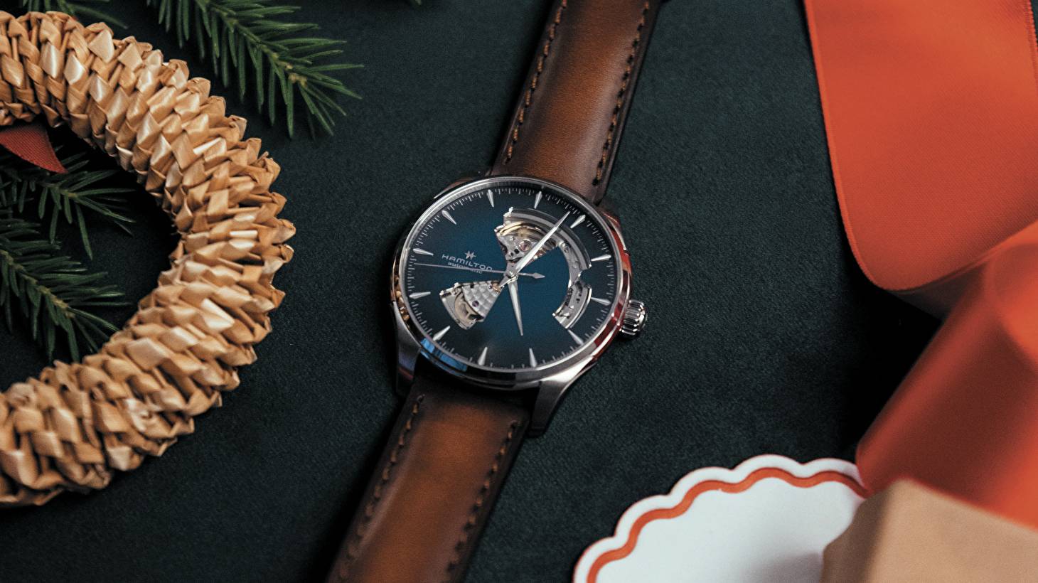 Hamilton открывает праздничный сезон 