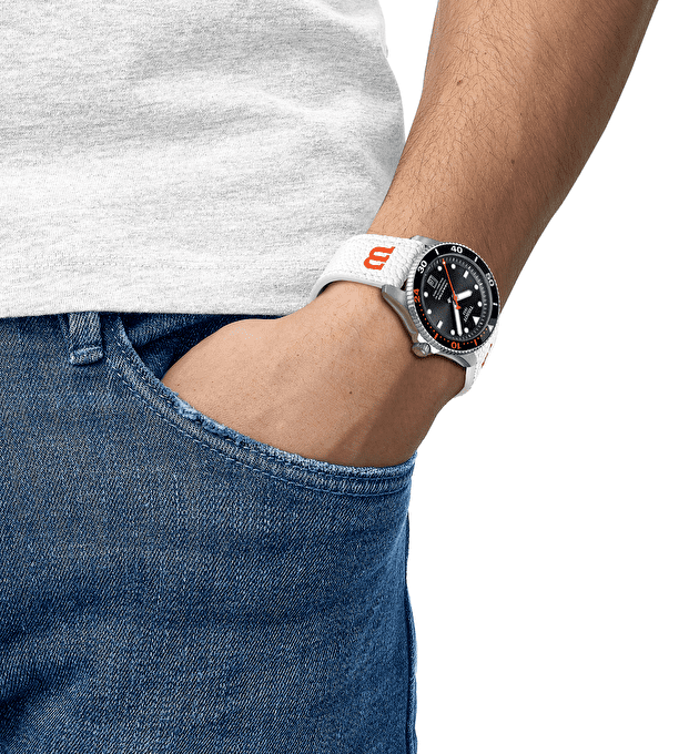 Наручные часы Tissot Seastar 1000 Wilson NBA