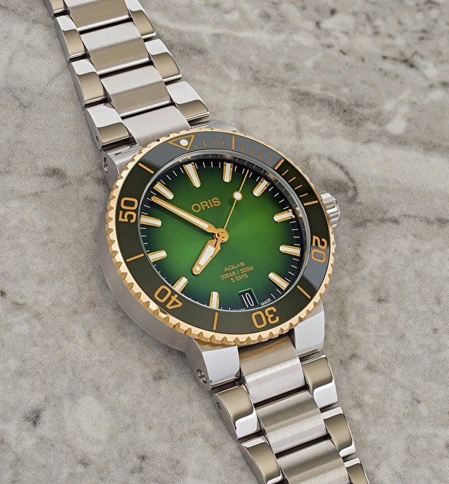 Наручные часы Aquis Date Calibre 400