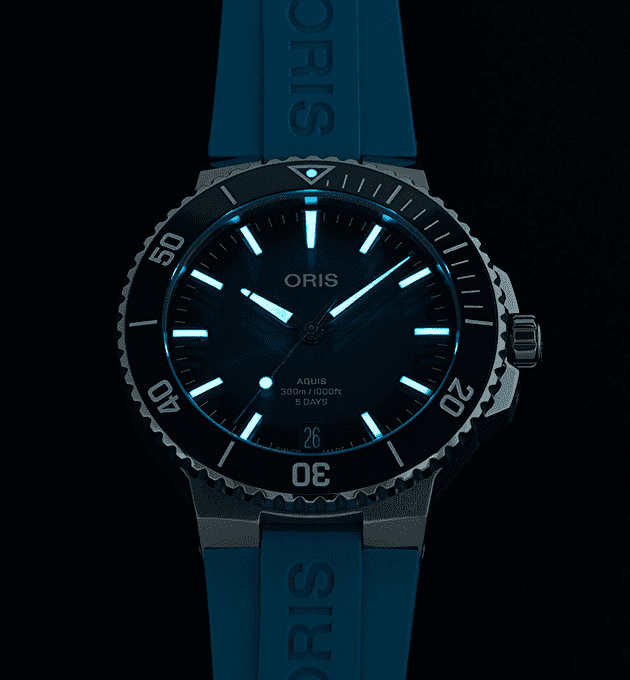 Наручные часы Aquis Date Calibre 400