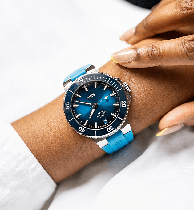 Наручные часы Aquis Date Calibre 400