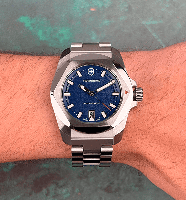 Наручные часы Victorinox Inox Quartz