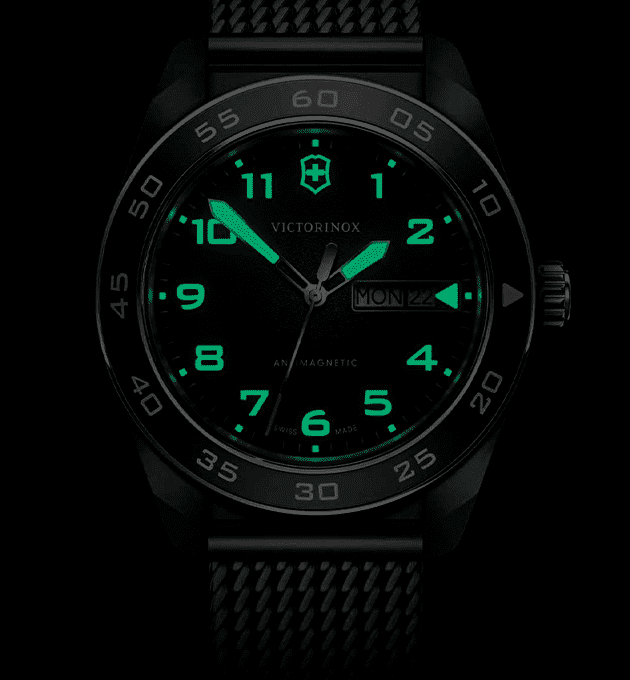 Наручные часы Victorinox Swiss Army Quartz