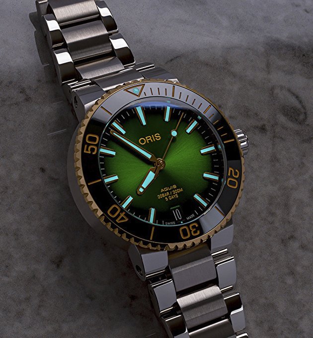 Наручные часы Aquis Date Calibre 400