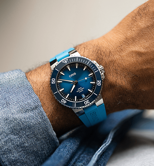 Наручные часы Aquis Date Calibre 400