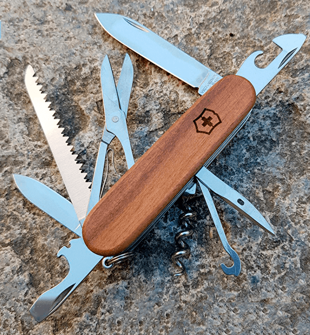 Victorinox Huntsman Wood