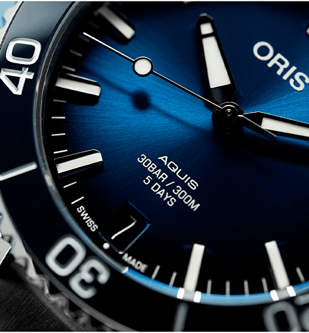 Наручные часы Aquis Date Calibre 400