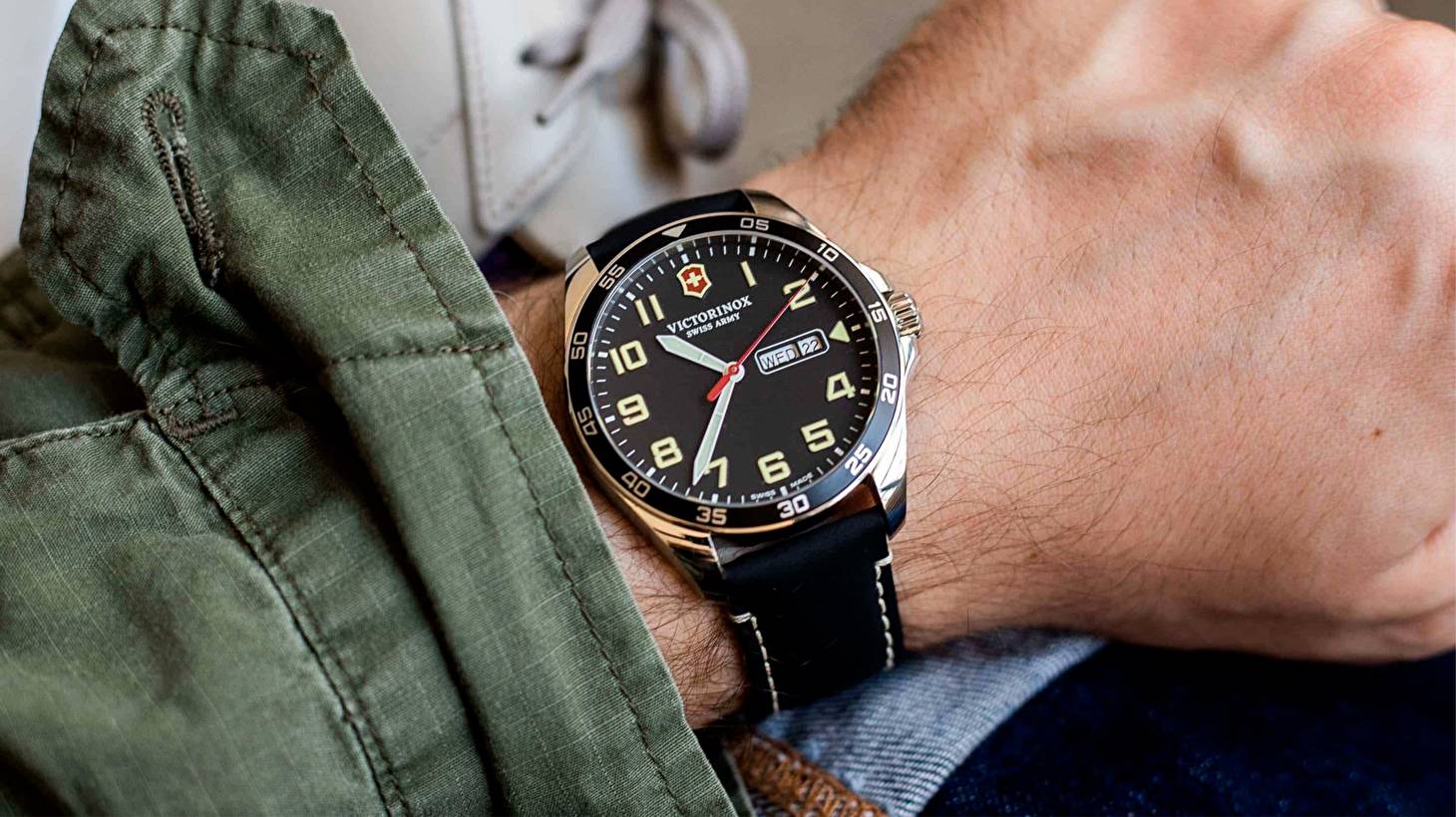 Victorinox FieldForce: функциональные часы в армейском стиле