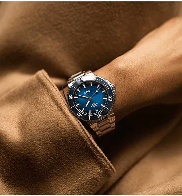 Наручные часы Aquis Date Calibre 400