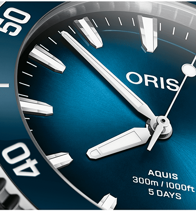 Наручные часы Aquis Date Calibre 400