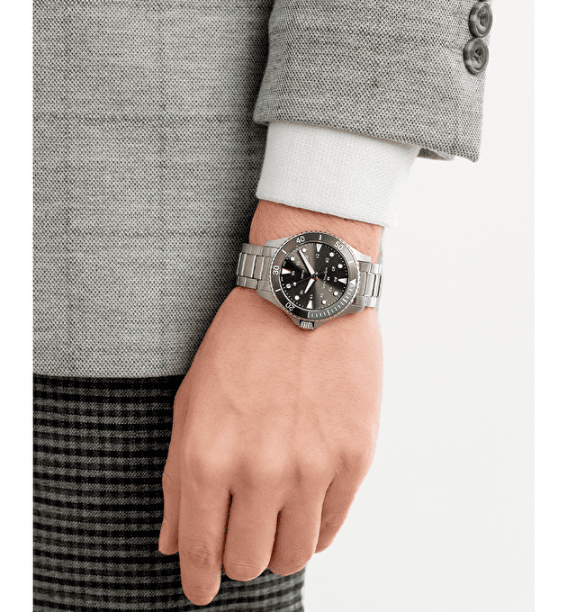 Наручные часы Hamilton Khaki Navy Scuba Quartz