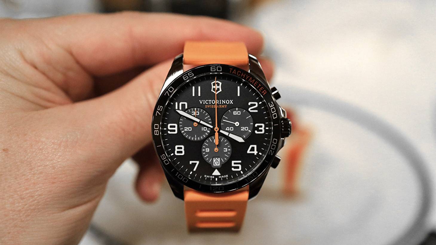 Victorinox FieldForce: функциональные часы в армейском стиле