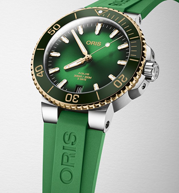 Наручные часы Aquis Date Calibre 400