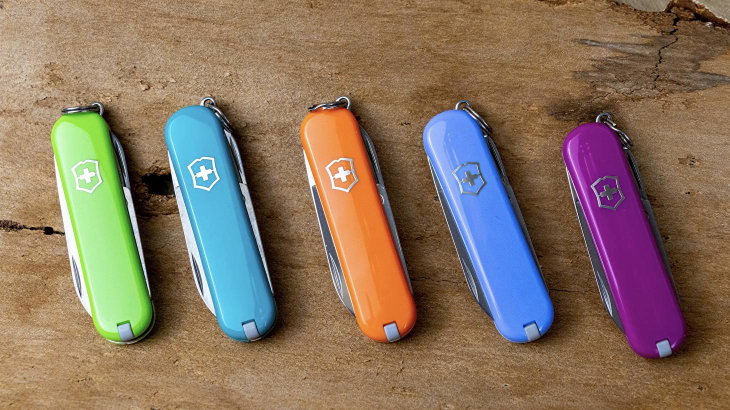Коллекция Victorinox CLASSIC SD COLORS - ощущение веселья и энергии в повседневных буднях 