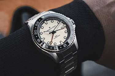 KHAKI NAVY SCUBA GMT: традиции путешествий и современные технологии