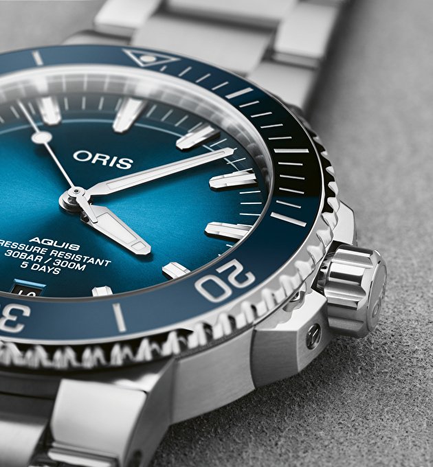 Наручные часы Aquis Date Calibre 400