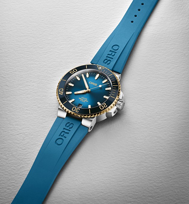 Наручные часы Aquis Date Calibre 400