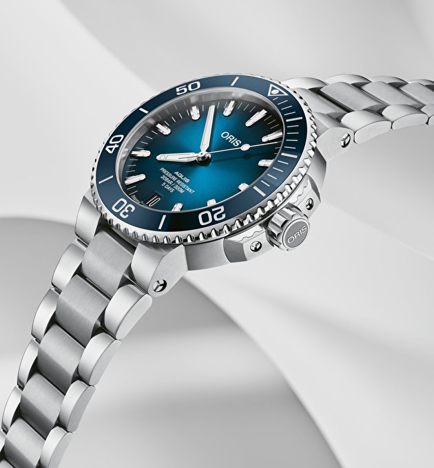 Наручные часы Aquis Date Calibre 400