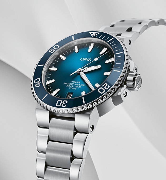 Наручные часы Aquis Date Calibre 400